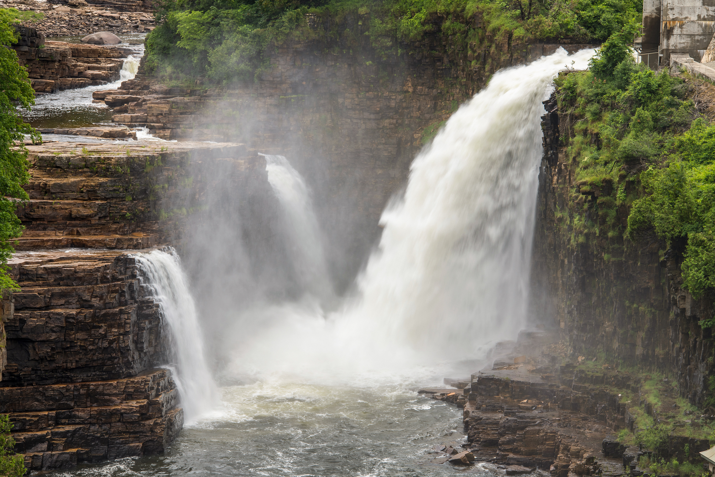 Wasserfälle in der Ausable Chasm Steinschlucht im US-Bundesstaat New Yor