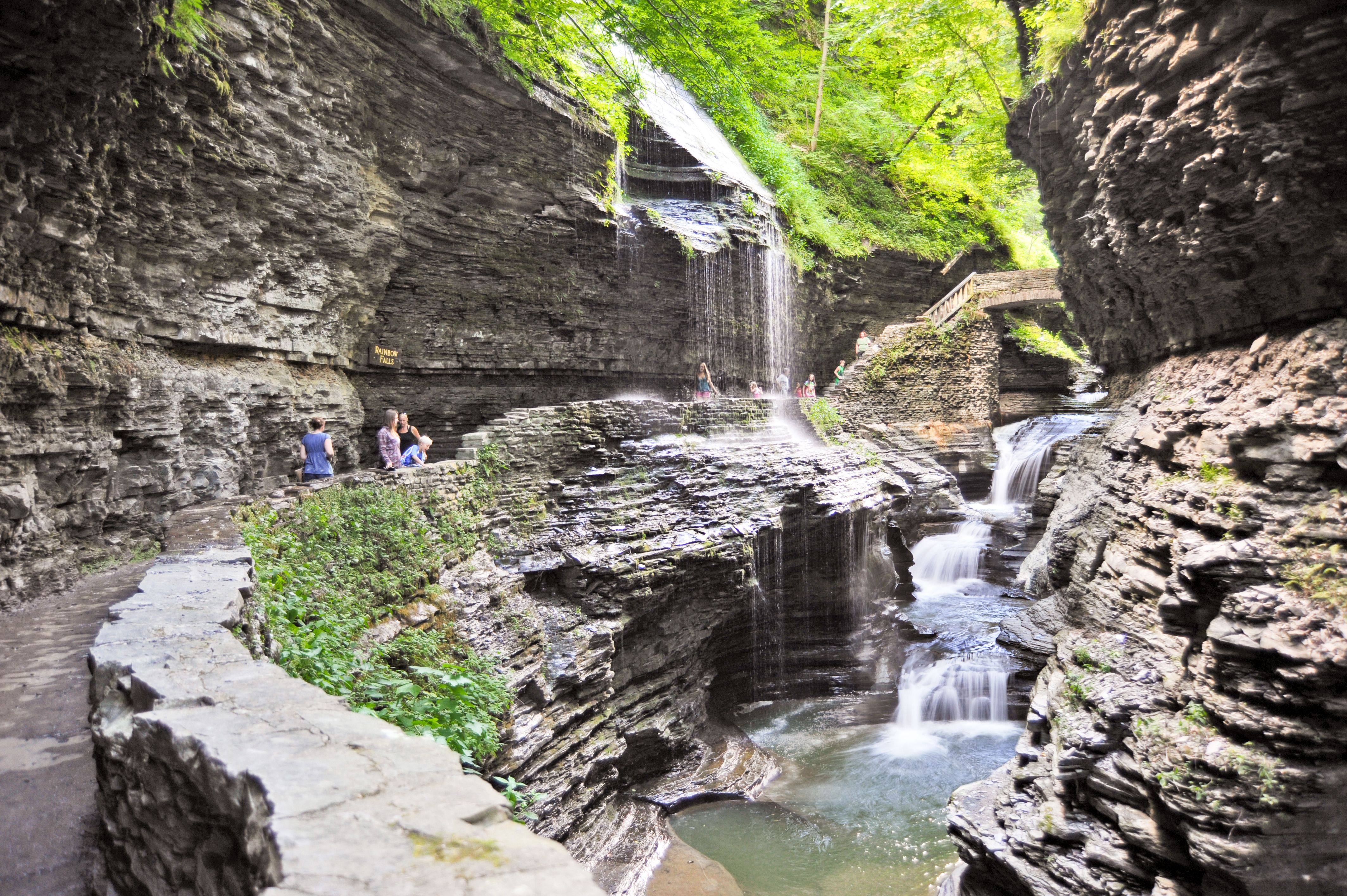 Ein Wasserfall im Watkins Glen State Park im US-Bundesstaat New York