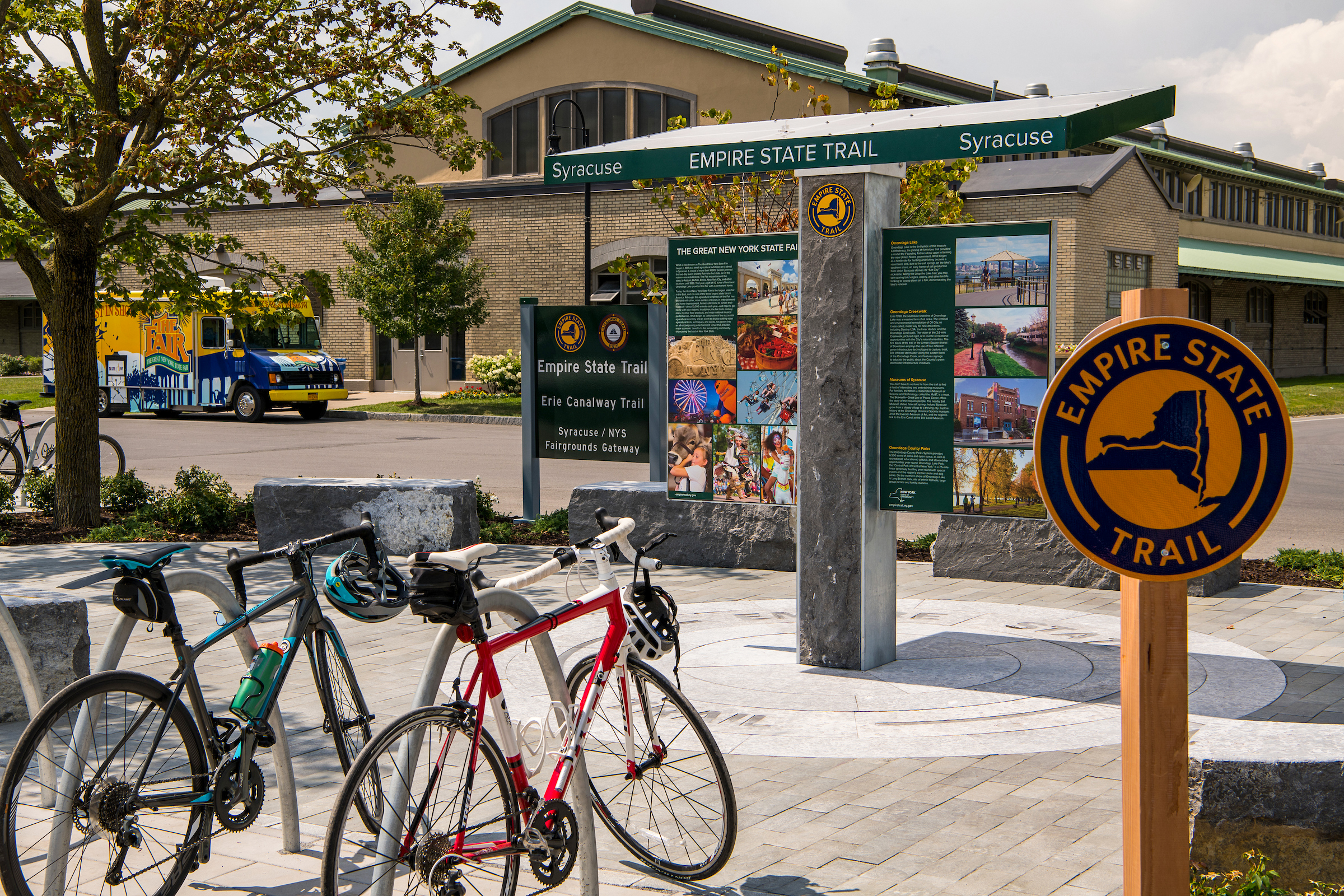 regionen/usa/ostkueste/new-york-state/finger-lakes-vineyards/empire-state-trail-convergence-at-nys-fairgrounds-in-syracuse