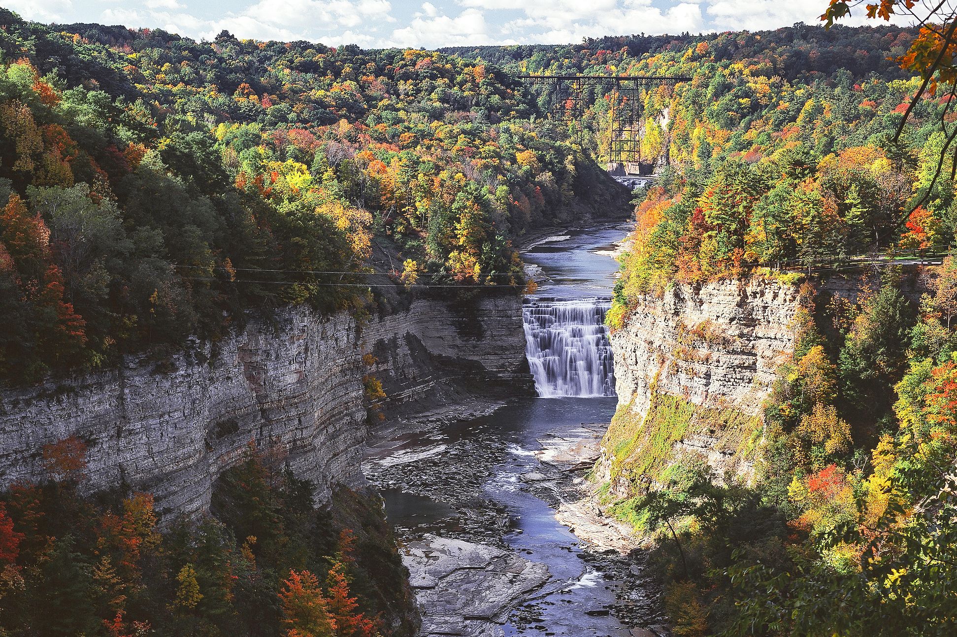 Die Middle Falls im Letchworth State Park im US-Bundesstaat New York