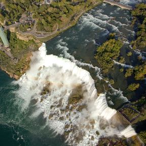 Luftaufnahme von den American Falls des Niagara Rivers in den USA