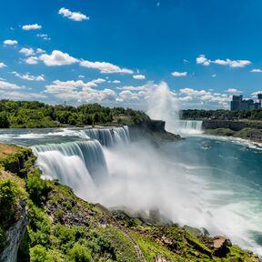 Die rauschenden Niagara Fälle im Staat New York