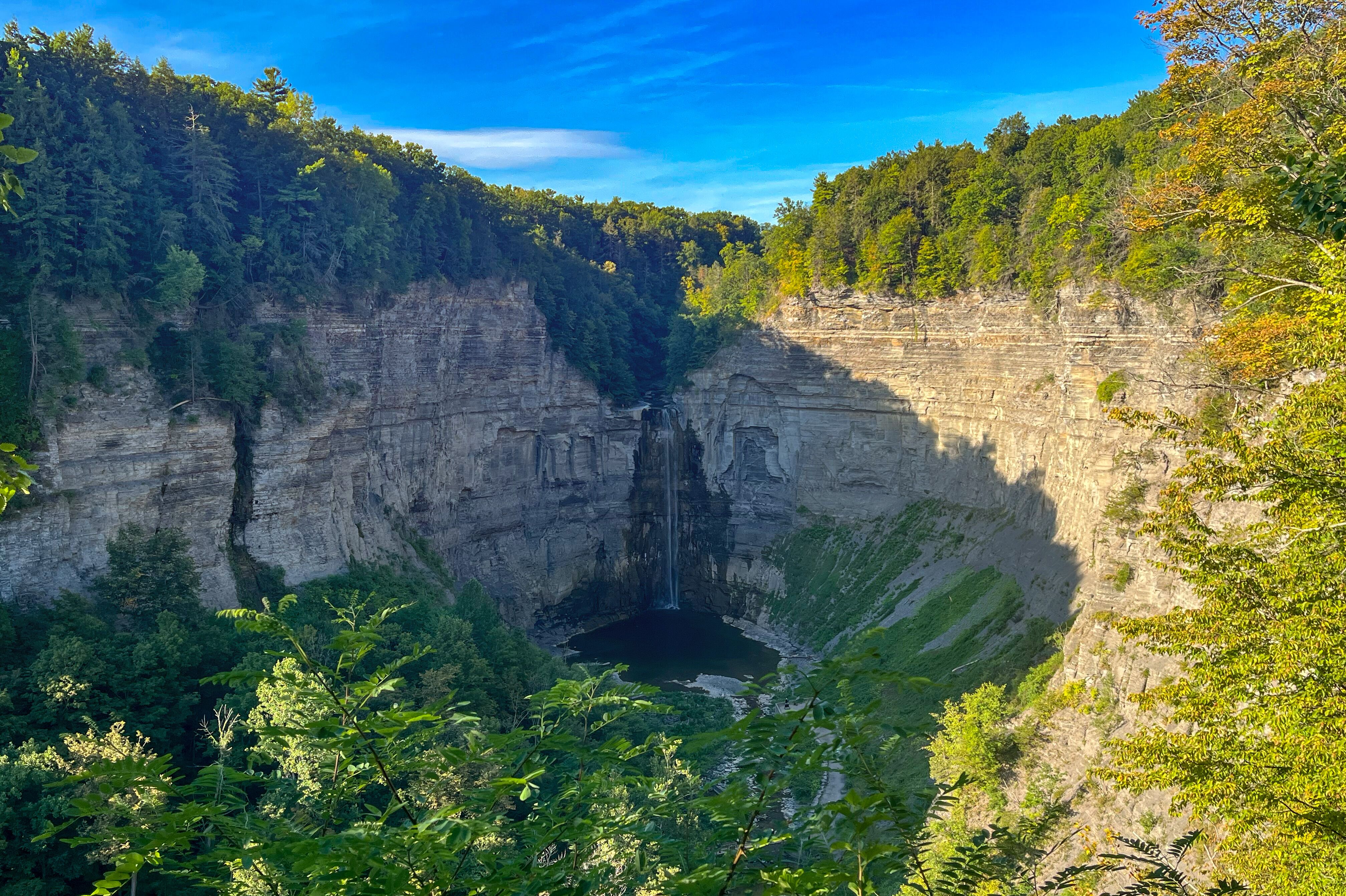 Ausblick auf den Wasserfall vom Taughannock Falls State Park Falls Overlook