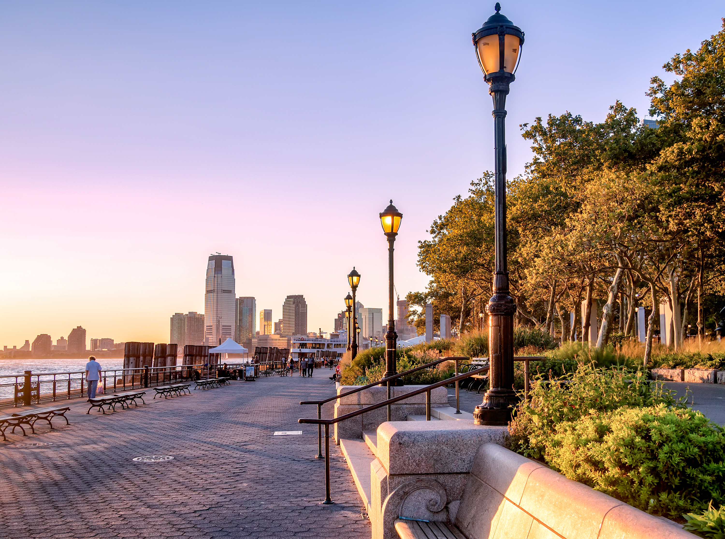Sonnenuntergang am Battery Park in New York City