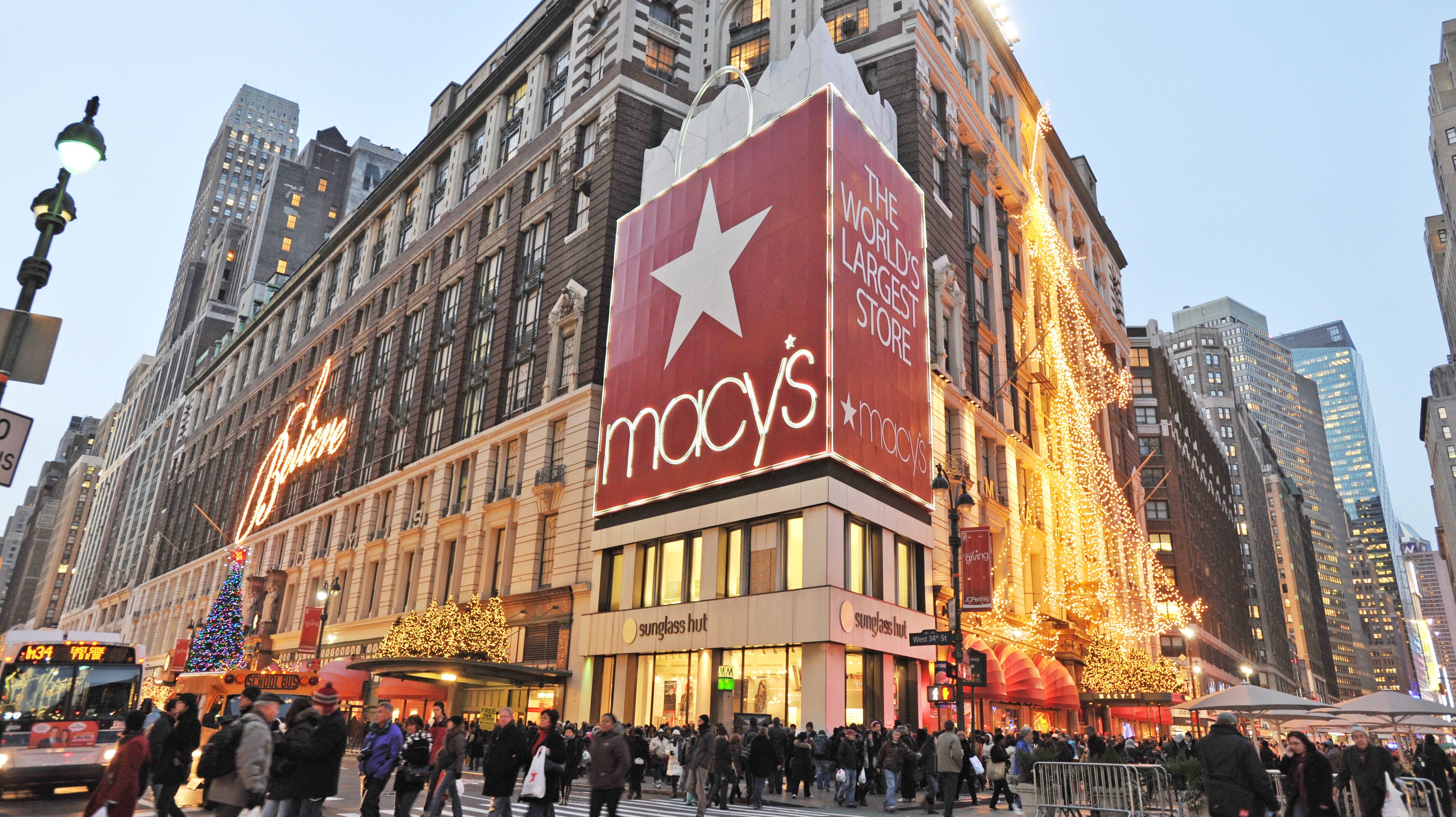 Das traditionsreiche Kaufhaus Macys in Neqw York ist schon seit Jahrzehnten ein Einkuafsparadies Das Kaufhaus Macys in New York City