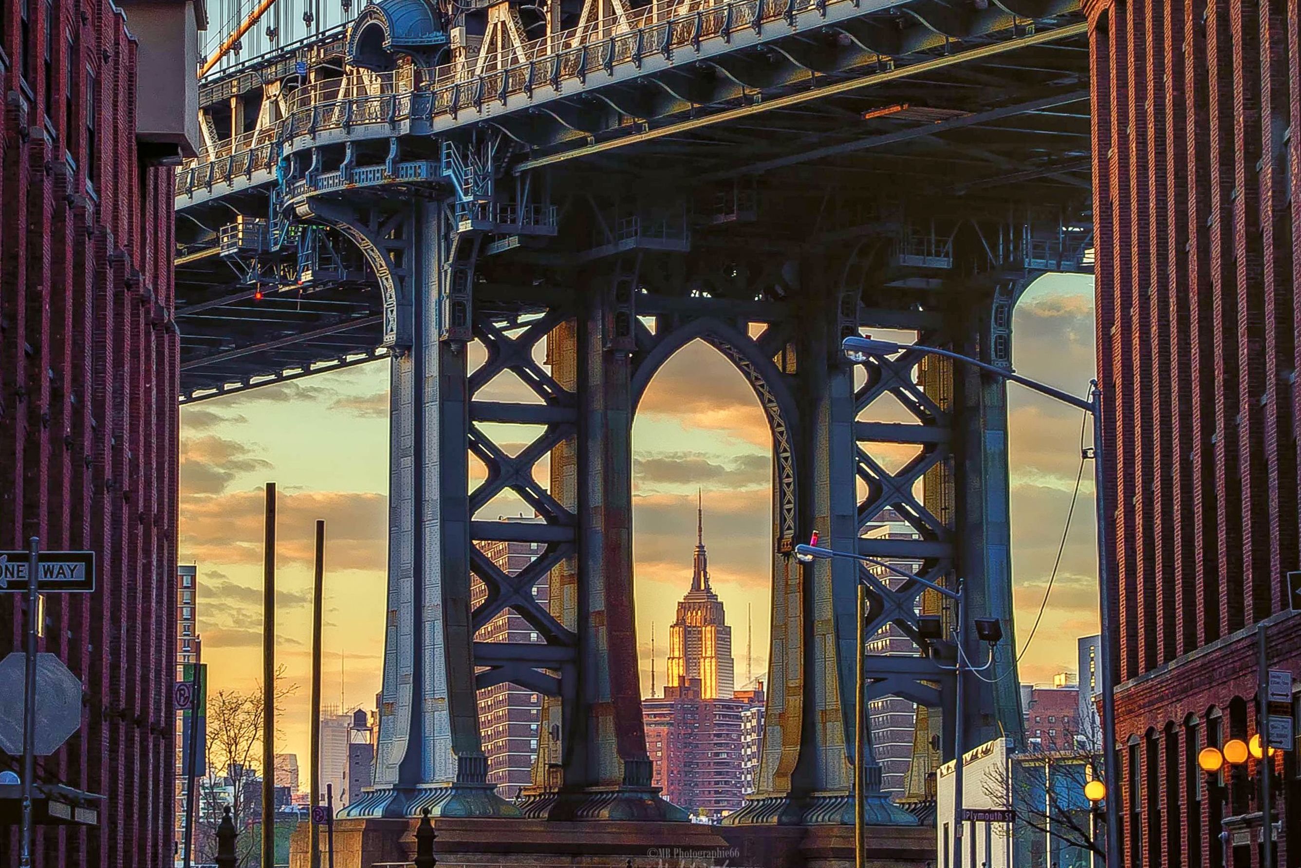 Blick auf die Manhattan Bridge im Stadtviertel Dumbo, New York City