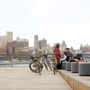 Pier 15 des East River Park Esplanade in New York City