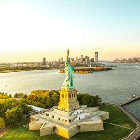 Luftaufnahme Liberty Island und der Freiheitsstatue, New York