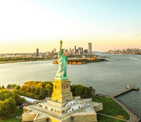 Luftaufnahme Liberty Island und der Freiheitsstatue, New York