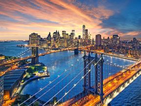 shutterstock-221358385; usa; ny; nyc; new york city; manhattan bridge; brooklyn bridge; sonnenuntergang