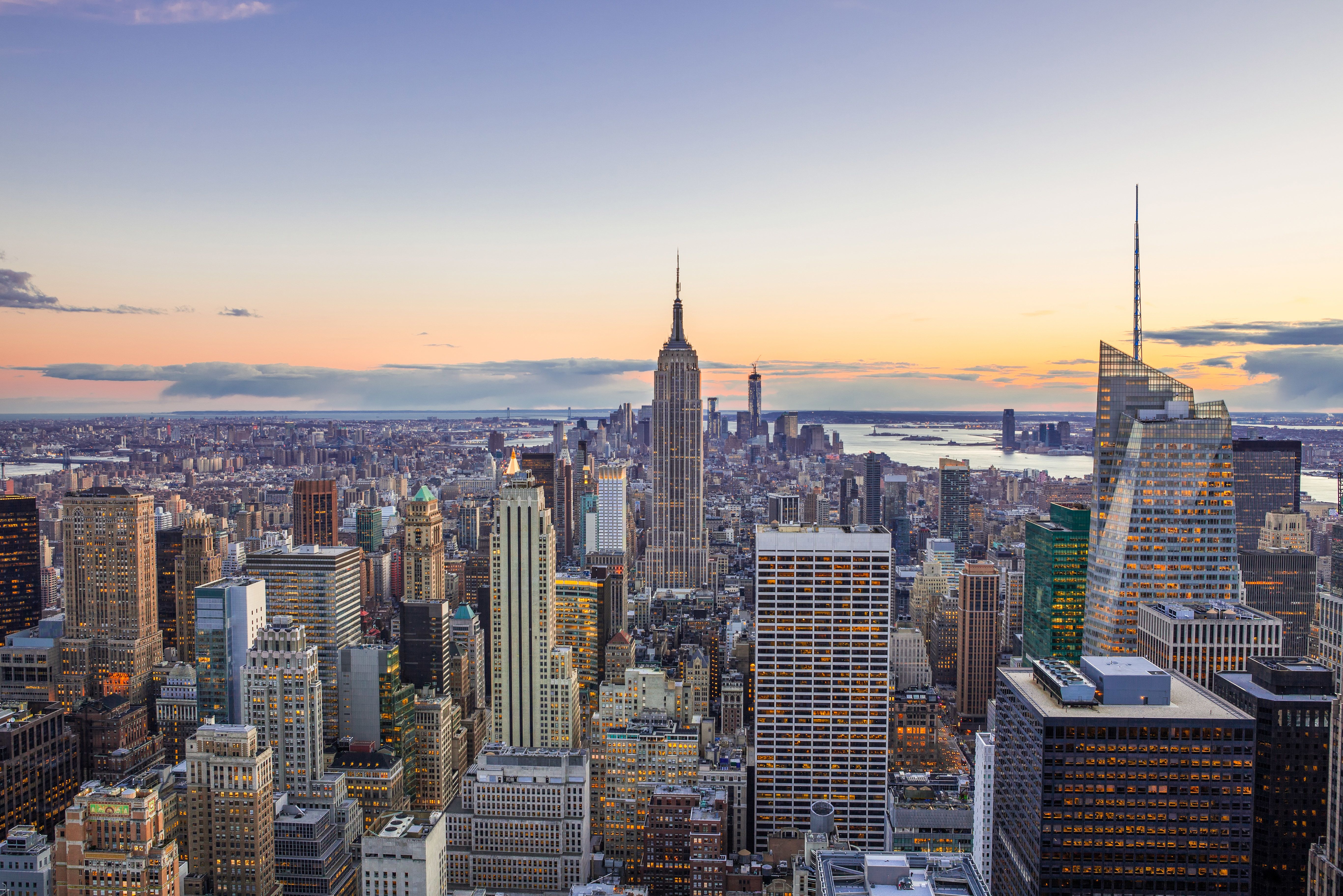 Luftaufnahme von Manhattan bei Sonnenuntergang