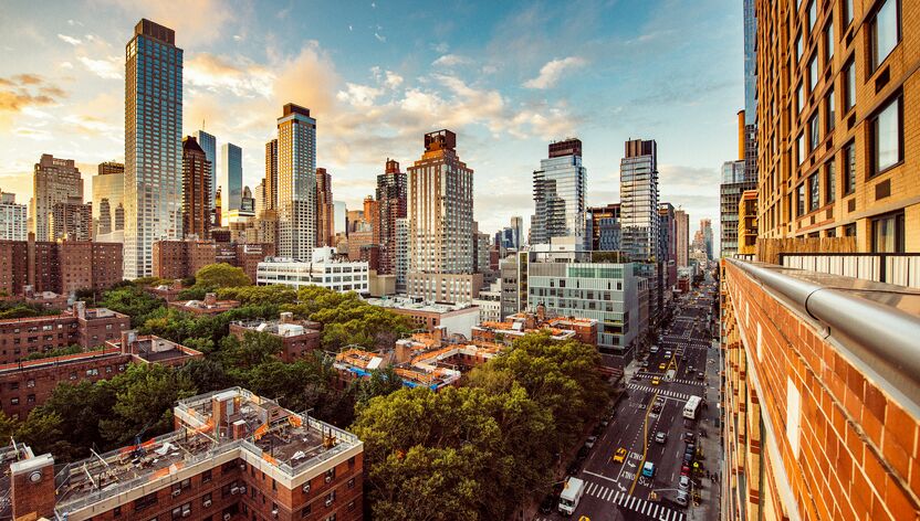 Skyline von New York bei Sonnenuntergang von oben Skyline von New York bei Sonnenuntergang von oben