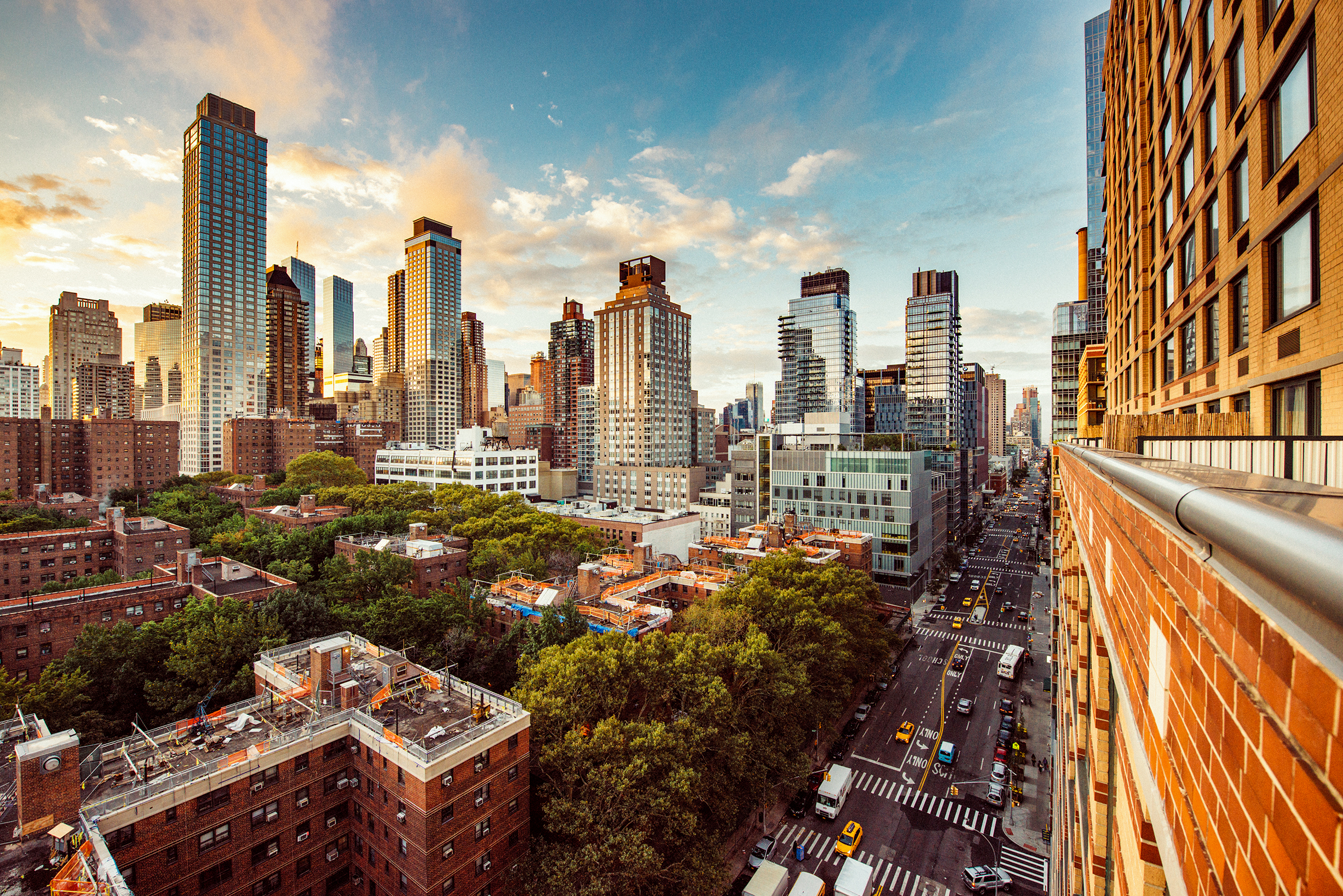 Skyline von New York bei Sonnenuntergang von oben