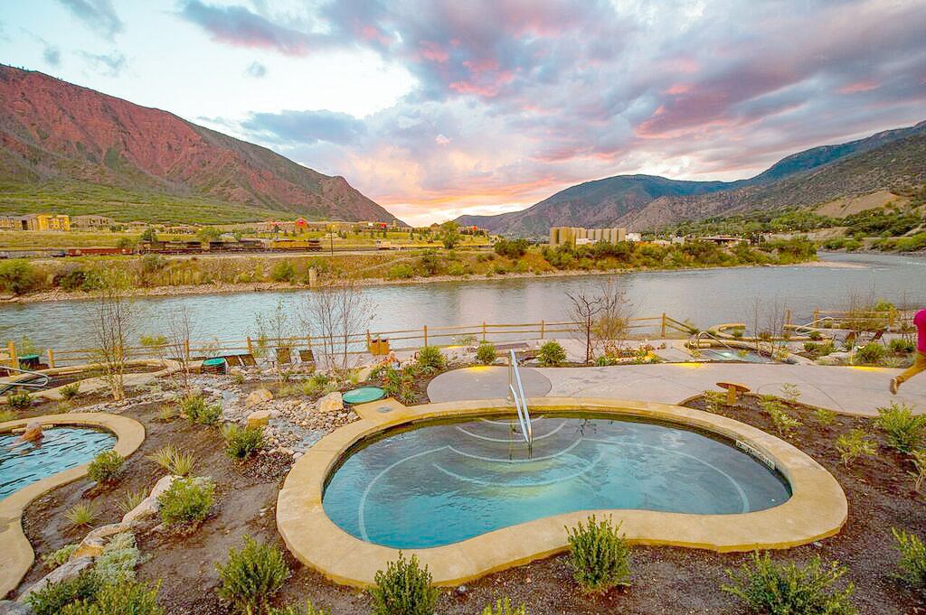 GenieÃŸe 16 von Thermalquellen gespeisten Wasserbecken in Iron Mountain Hot Springs