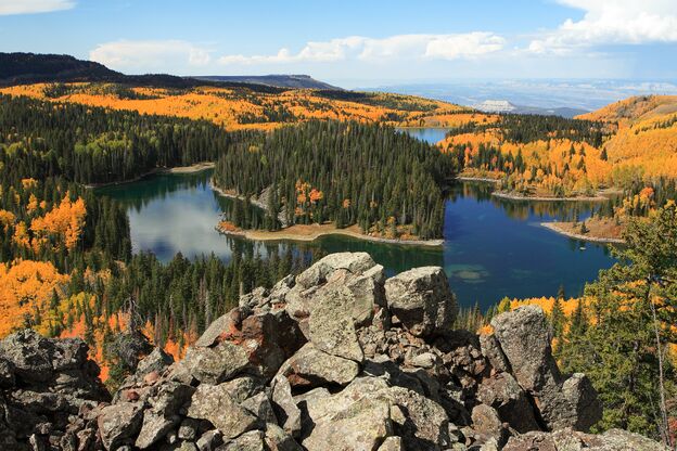 Ausblick von der Bergkette Grand Mesa in Colorado, nahe der Stadt Grand Junction Ausblick von der Bergkette Grand Mesa in Colorado, nahe der Stadt Grand Junction