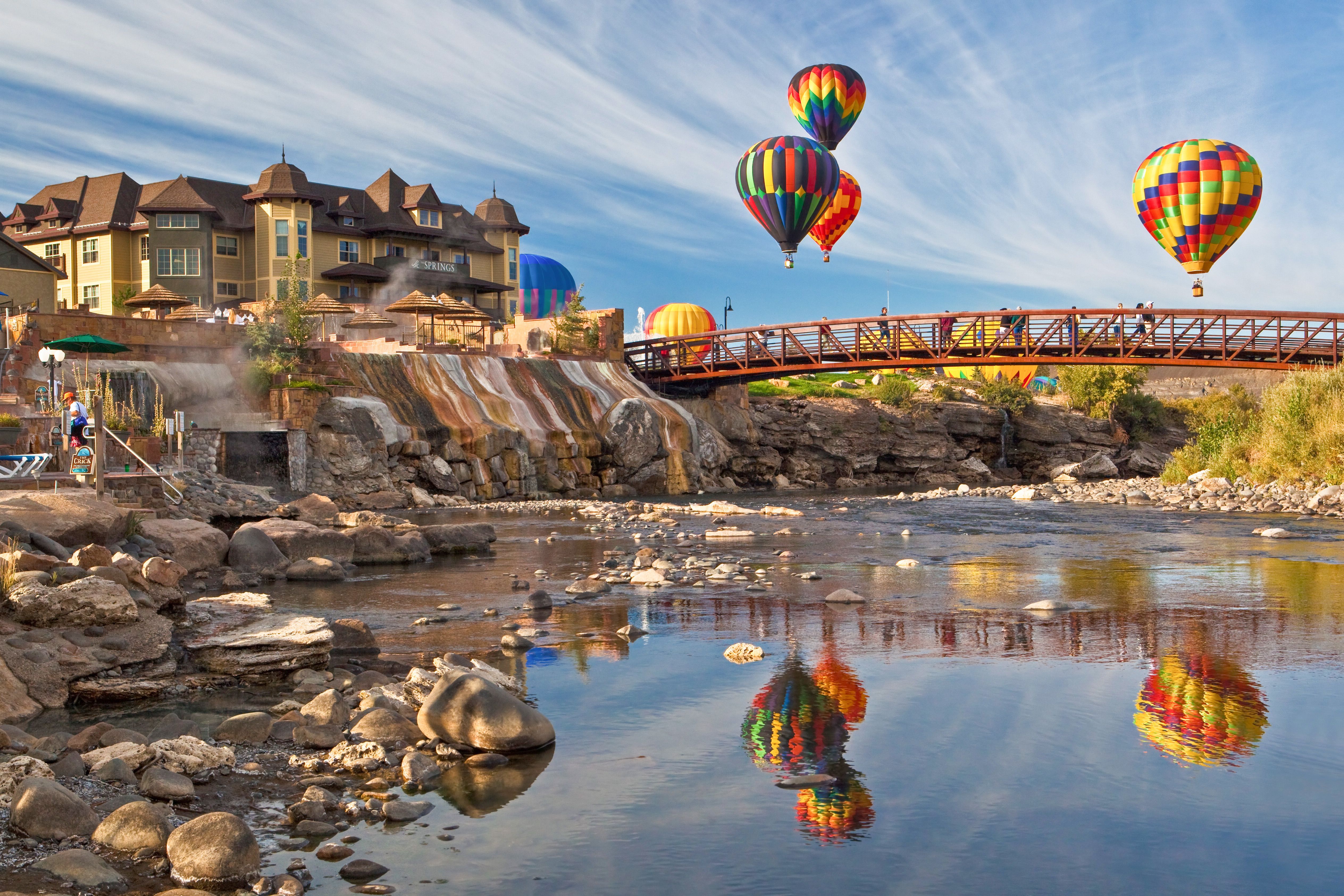 Ein Meer aus kunterbunten HeiÃŸluftballons beim Colorfest in Pagosa Springs erleben