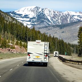 Roadbear Camper auf den Straßen von Colorado