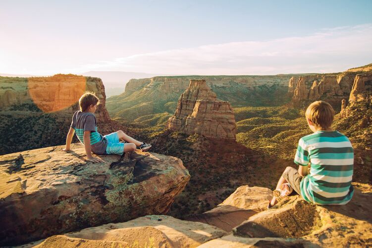 Den Blick Ã¼ber die Weiten des Naturschutzgebiets Colorado National Monument genieÃŸen