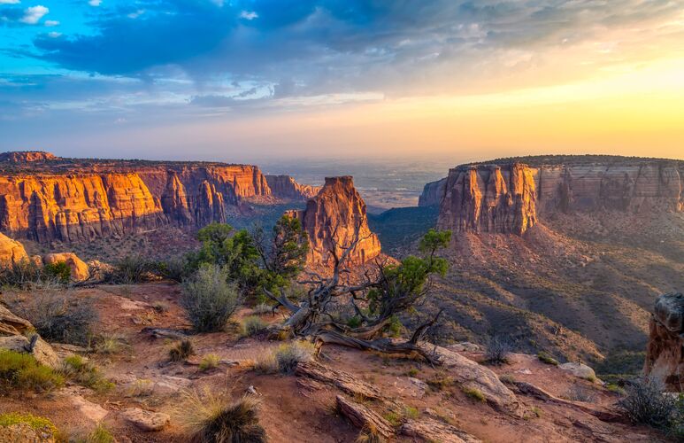 Sonnenaufgang über dem Grand View Overlook beim Grand Junction Sonnenaufgang über dem Grand View Overlook beim Grand Junction