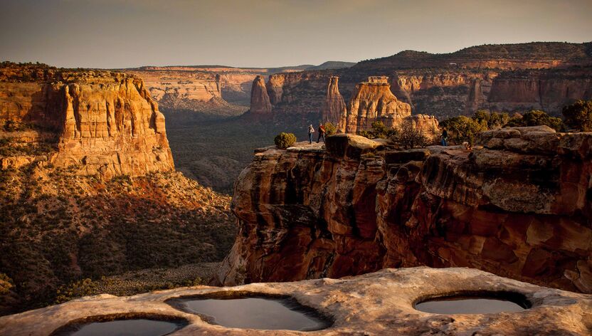 Ausblick über die Weiten des Naturschutzgebiets Colorado National Monument Ausblick über die Weiten des Naturschutzgebiets Colorado National Monument