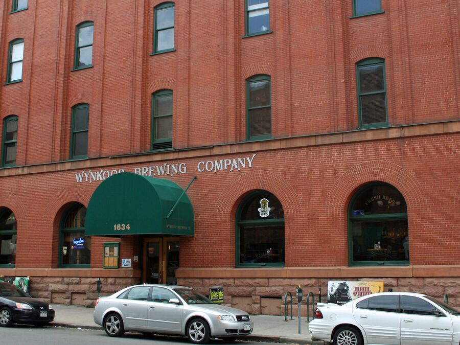 historisches gebaeude der wynkoop brewing company in denver