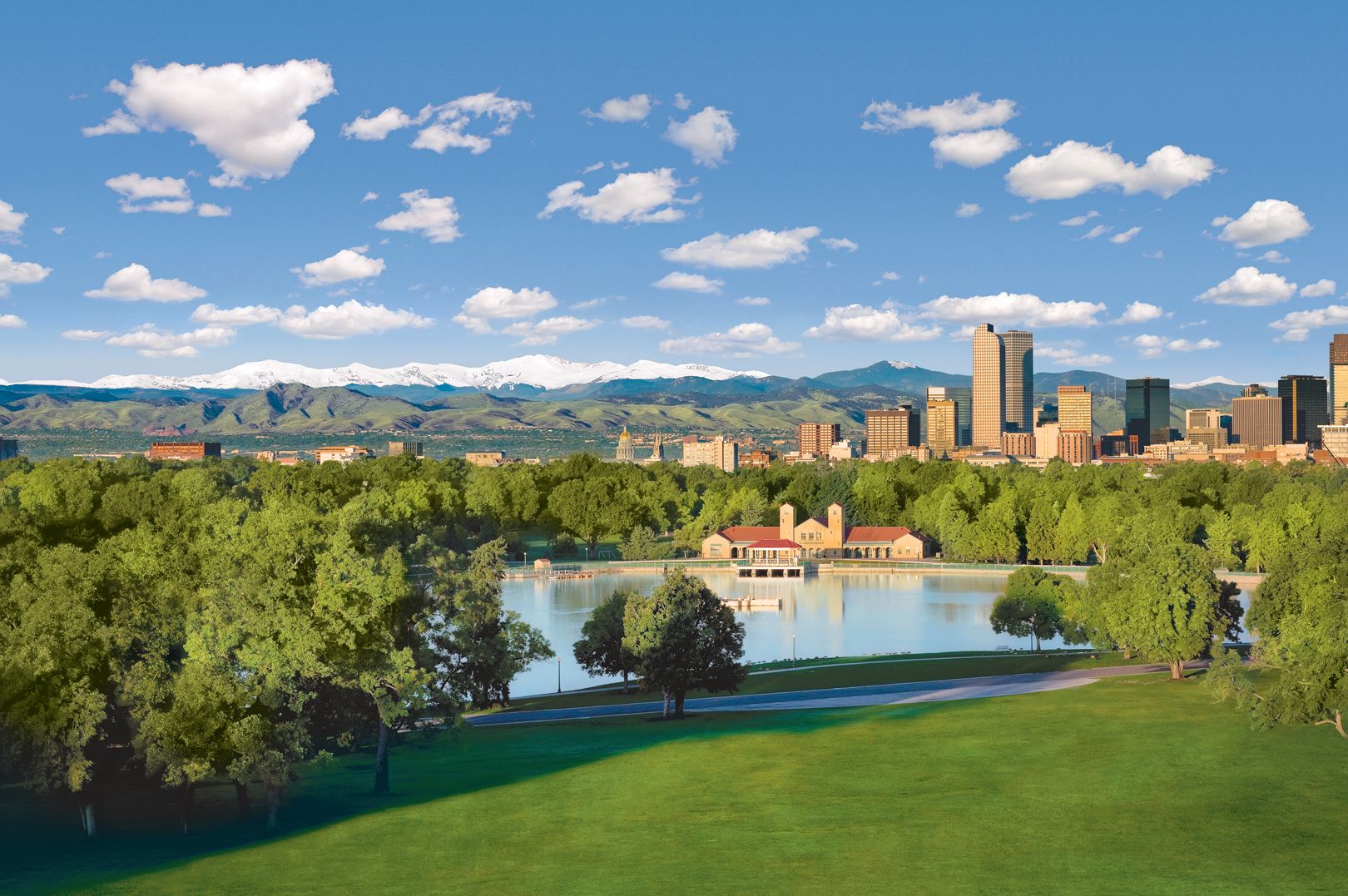 Das Panorama Denvers vor der herrlichen Kulisse der Rocky Mountains