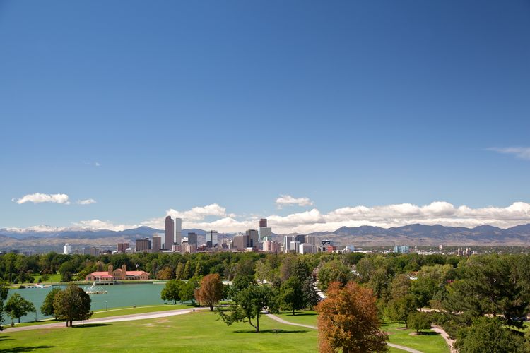 Herbstliche Skyline von Denver in Colorado