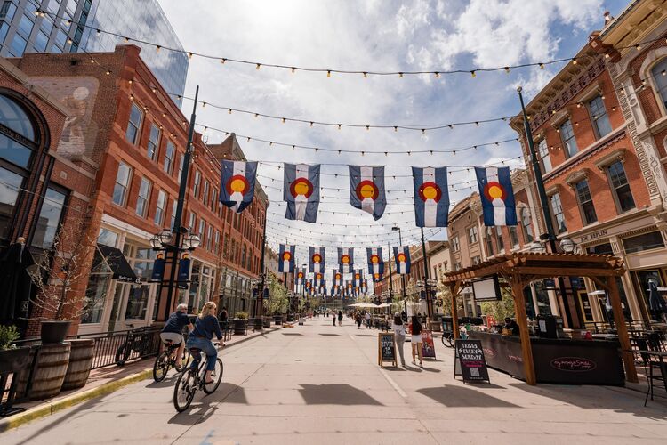 Sommertag am Larimer Square