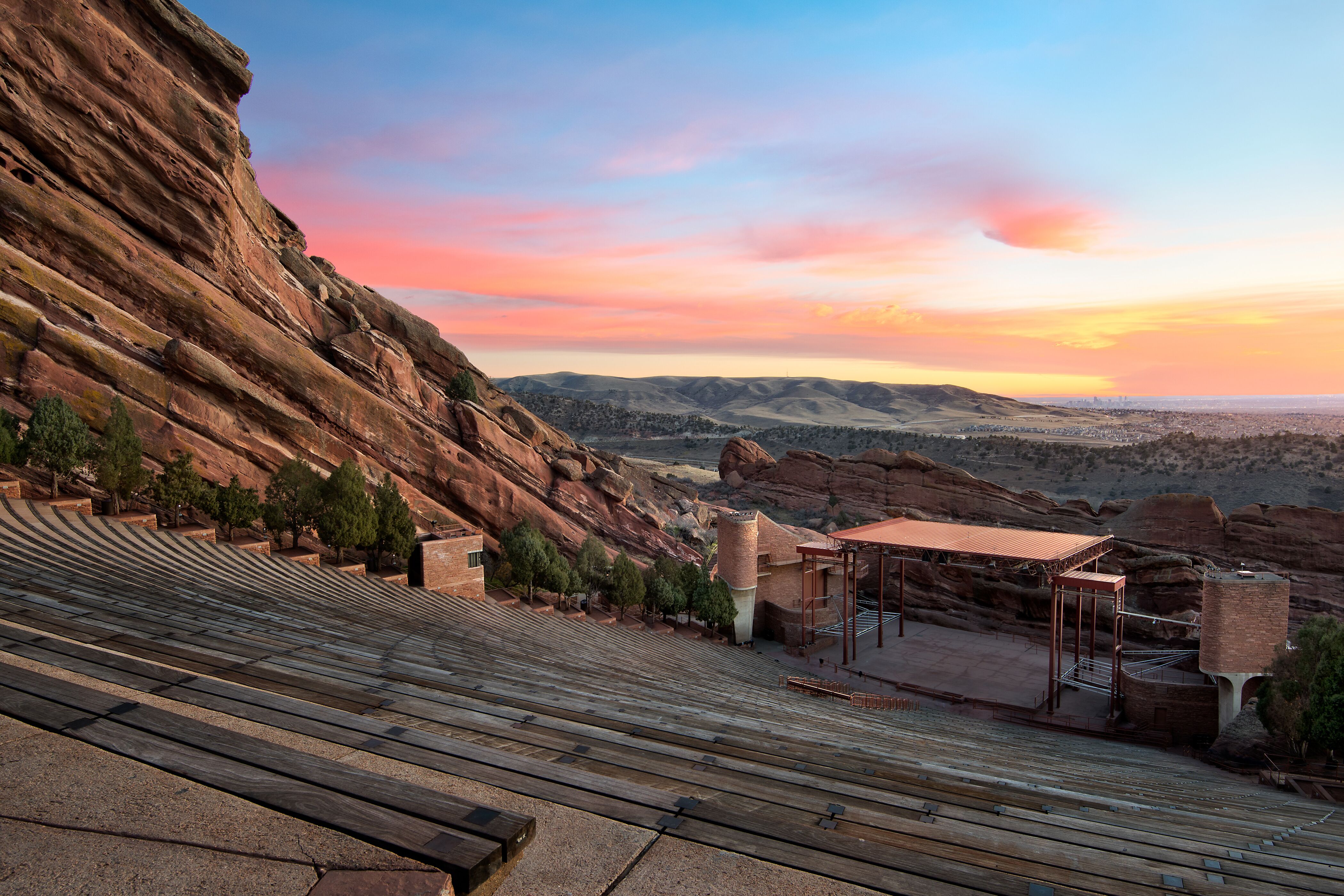 Bezaubvernder Blick auf den Red Rocks Park in Sunrise in Colorado