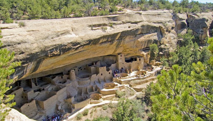 Besucher in der Ruinenstadt Besucher in der Ruinenstadt