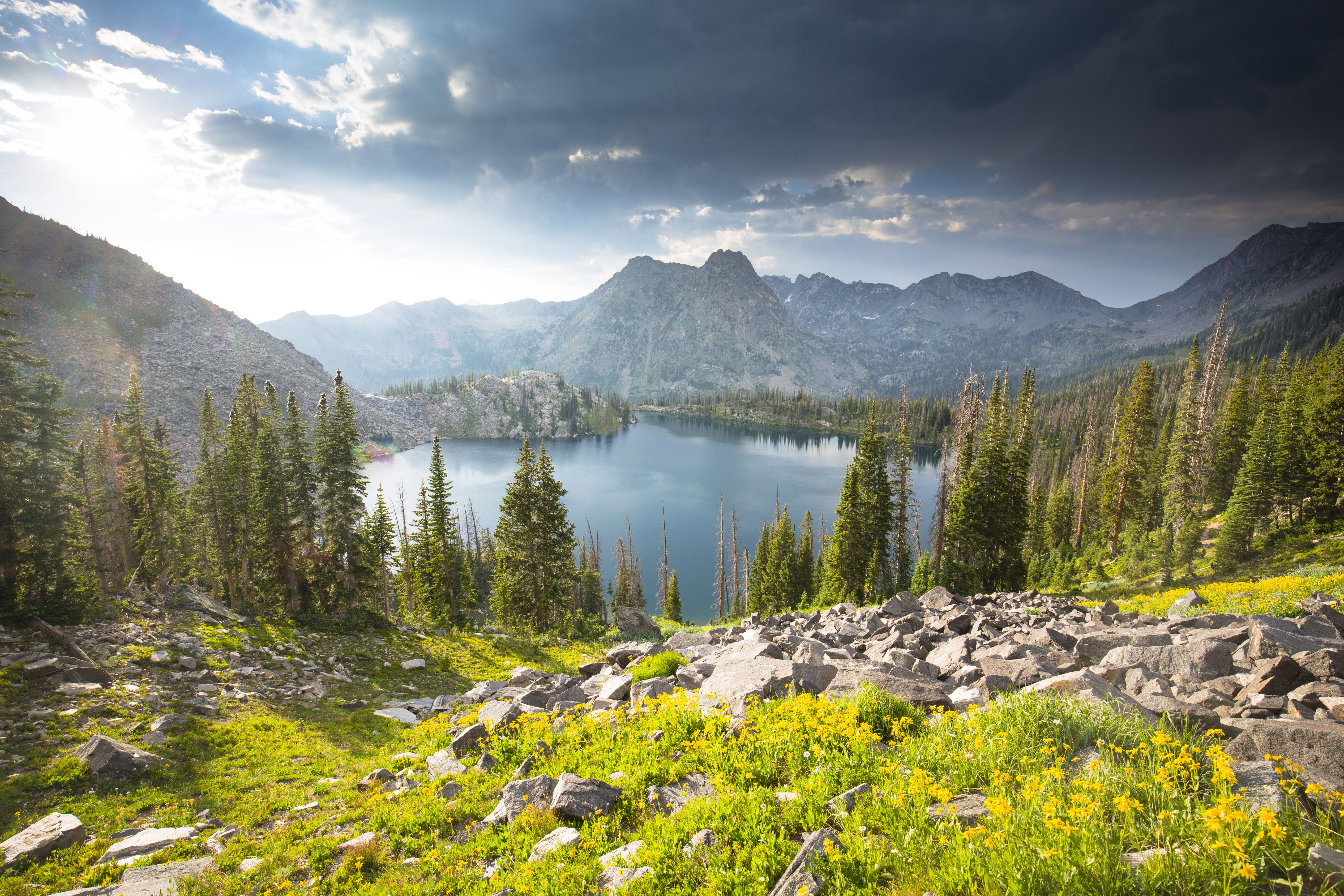 Ausblick auf den Gilpin Lake, nahe der Stadt Steamboat Springs in Colorado