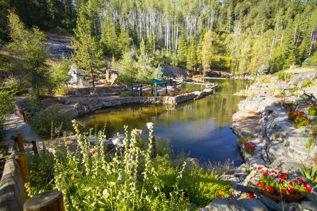 Aussicht im Strawberry Park Hot Springs in Steamboat Springs, Colorado