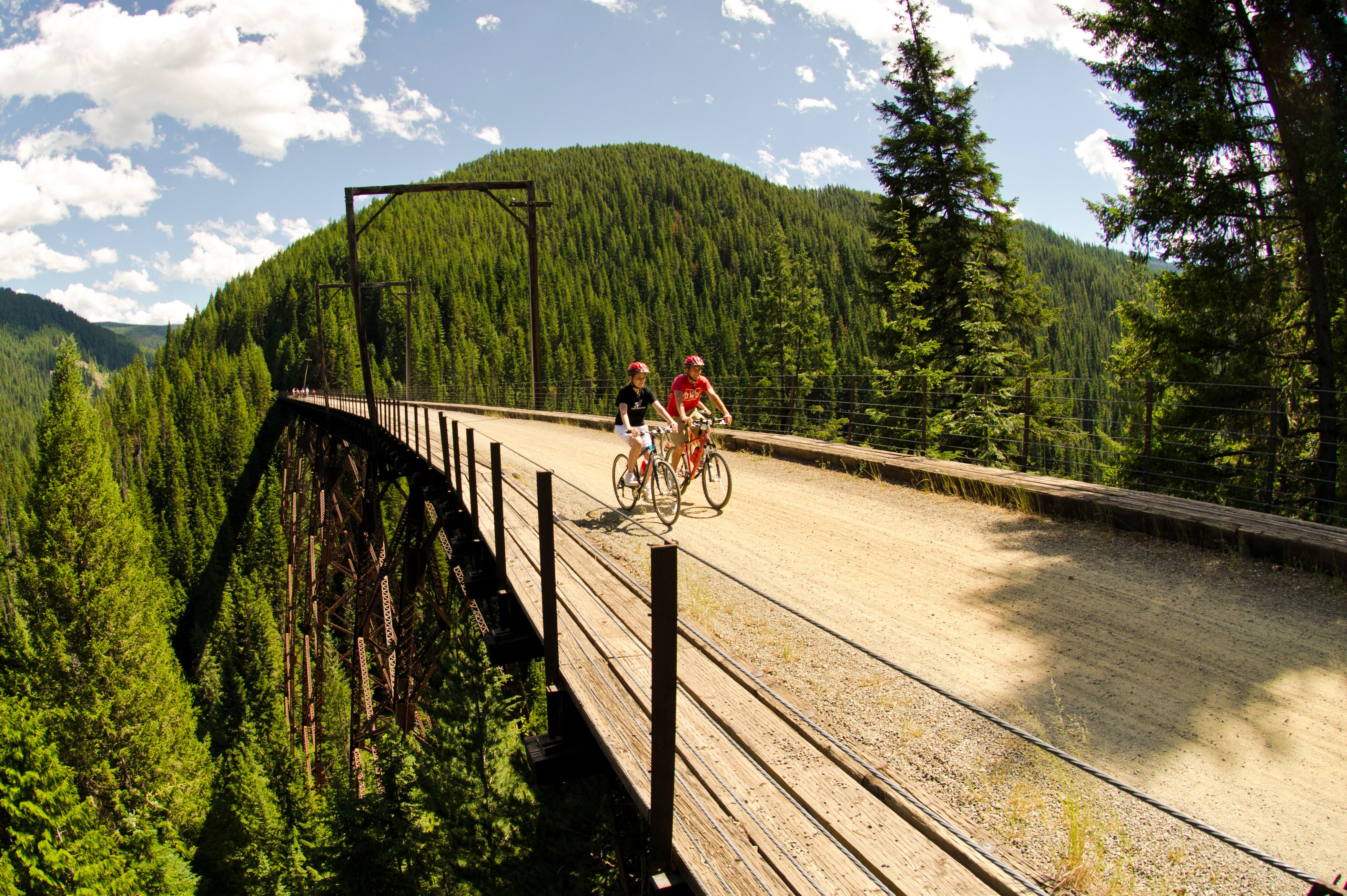 Mit dem Fahrrad den beeinduckenden Hiawatha Trail erkunden