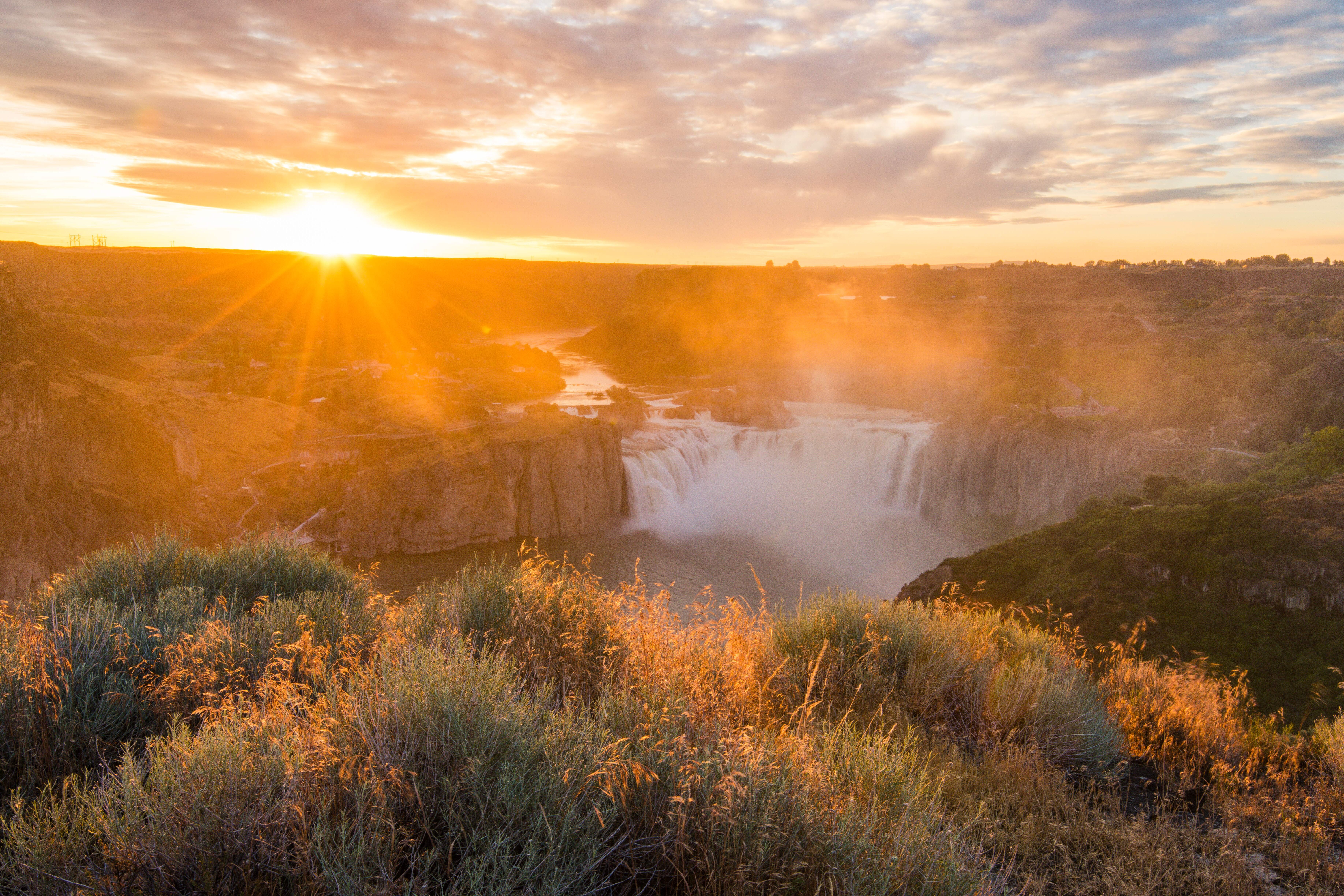 Sonnenuntergang an den Shoshone Falls in Idaho