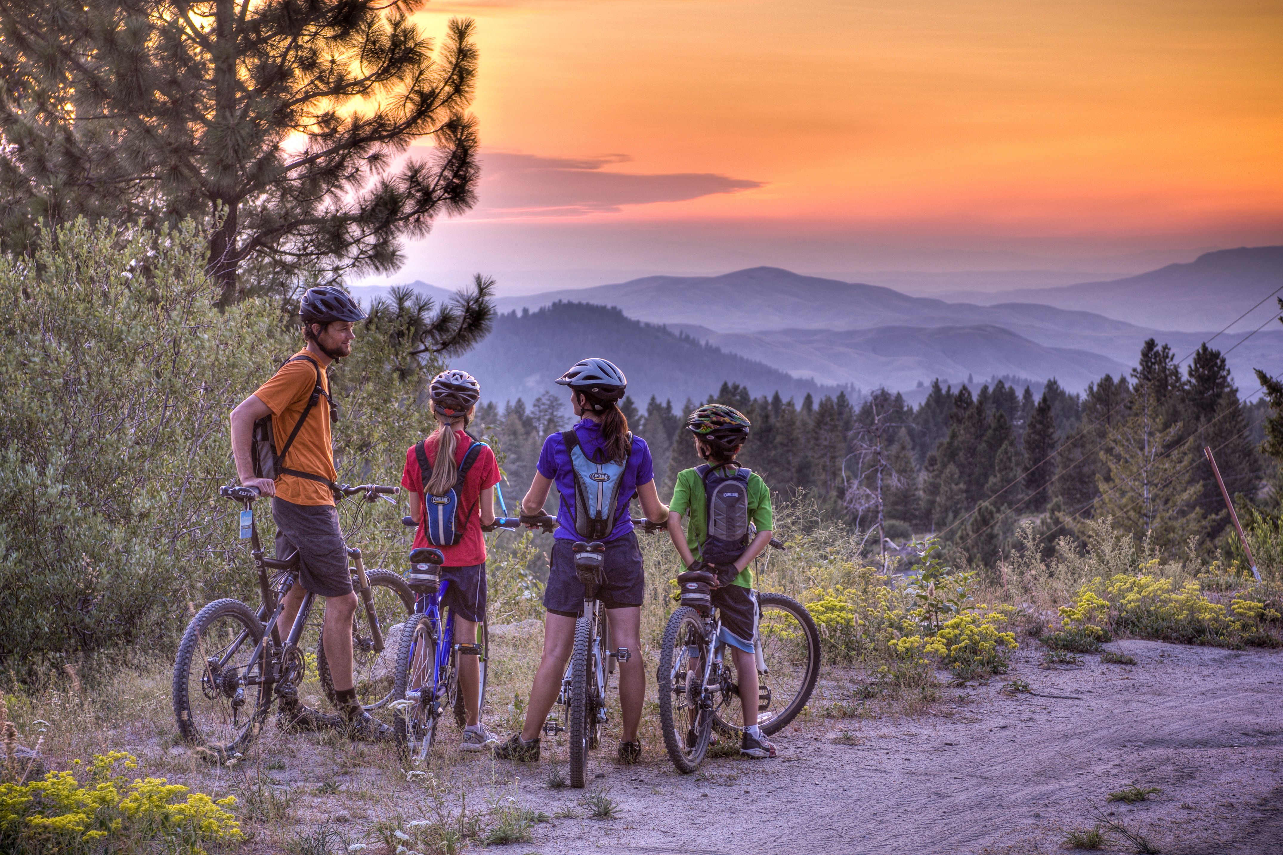 Familienausflug mit dem Mountainbike durch das Bogus Basin Mountain Resort in Boise