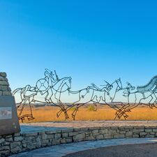 regionen/usa/rocky-mountain-staaten/montana/allgemein/mt-littlebighornbattlefieldnationalmonument-indianmemorial-donniesexton.cr2594x2592-441x0 regionen/usa/rocky-mountain-staaten/montana/allgemein/mt-littlebighornbattlefieldnationalmonument-indianmemorial-donniesexton.cr2594x2592-441x0