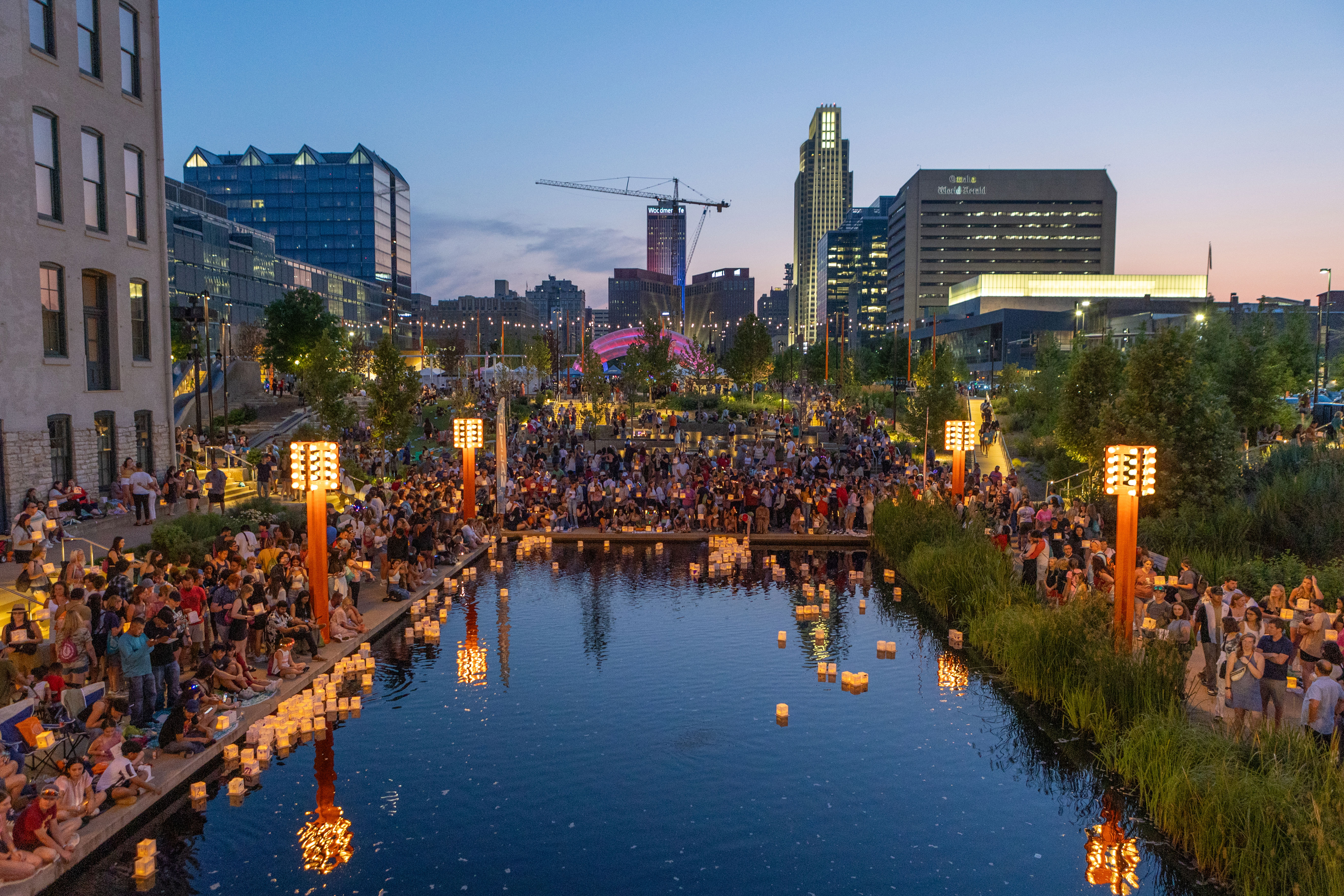 Das Water Lantern Festival am Abend