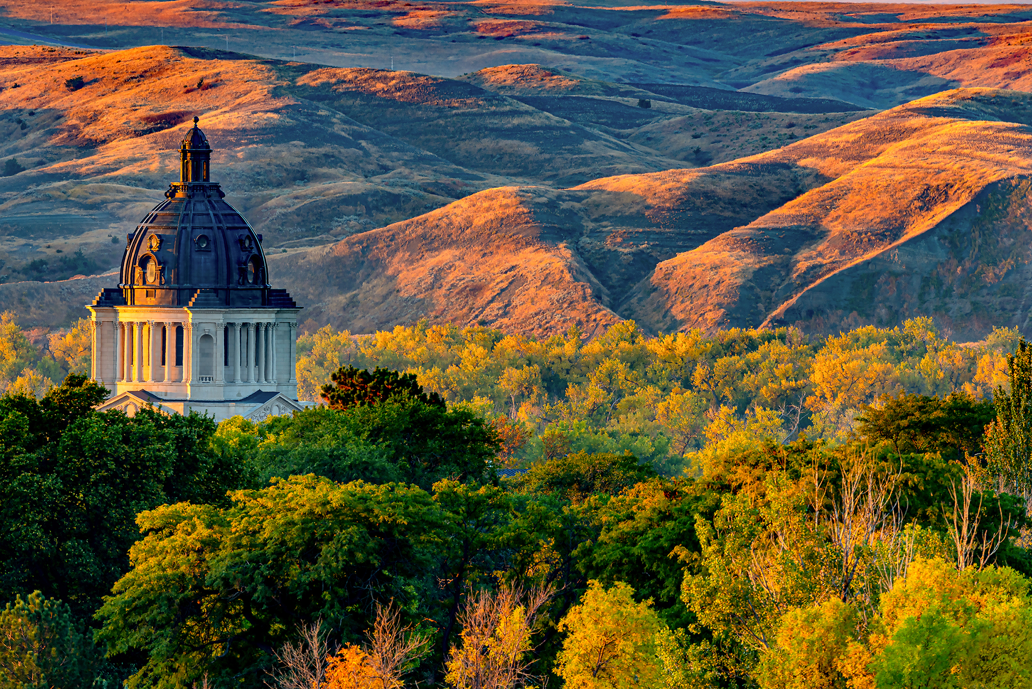 Das Dakota State Capitol inmitten sagenhafter Landschaft