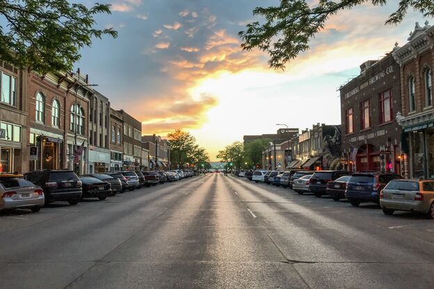 Abenddämmerung über Rapid City in South Dakota Abenddämmerung über Rapid City in South Dakota