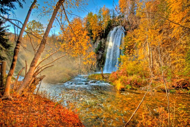 Die Spearfish Falls im Indian Summer Die Spearfish Falls im Indian Summer