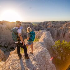 regionen/usa/rocky-mountain-staaten/southdakota/badlands-national-park/badlands-wanderung.cr3836x3840-1359x0 regionen/usa/rocky-mountain-staaten/southdakota/badlands-national-park/badlands-wanderung.cr3836x3840-1359x0