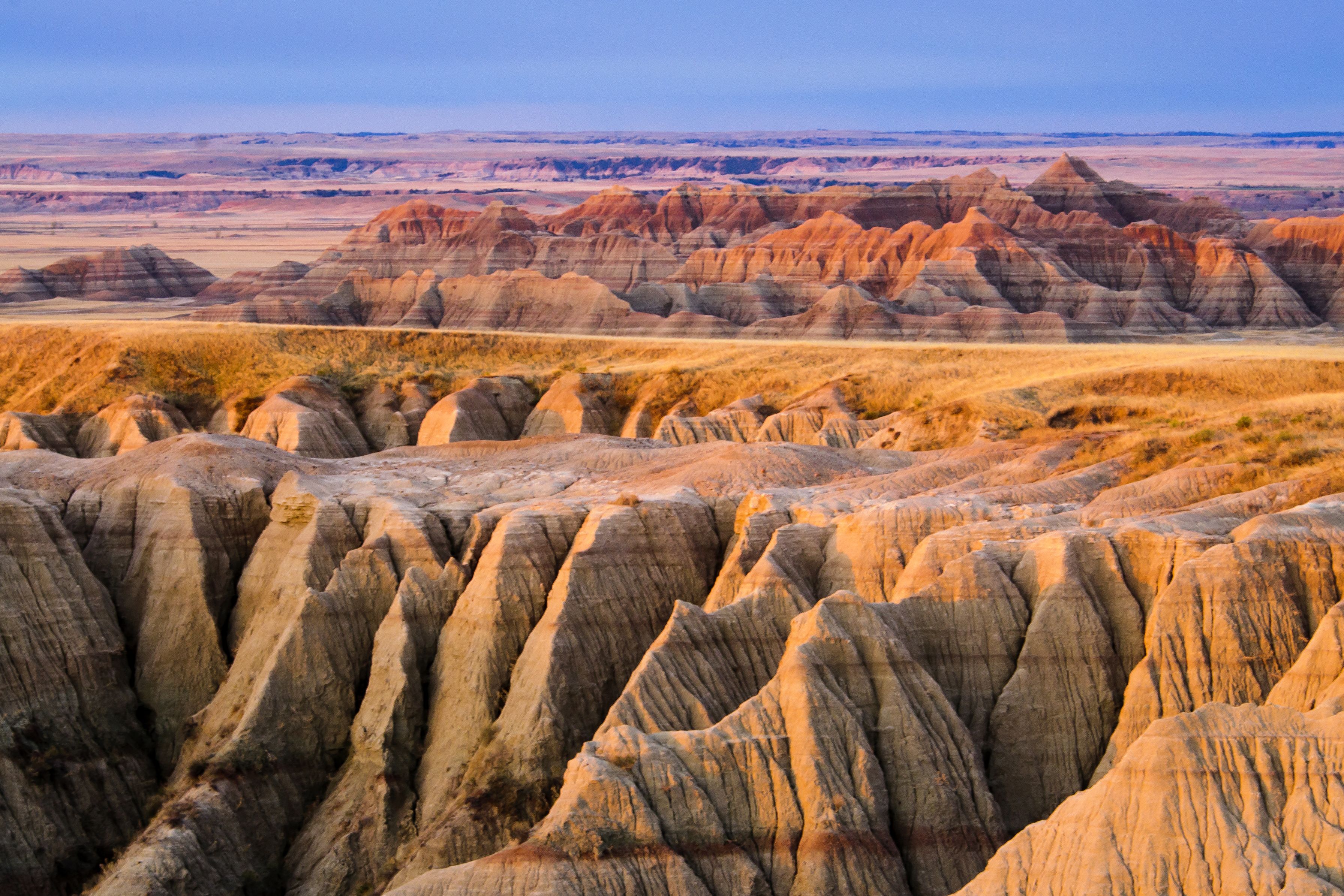 Panaormablick über die Felsenlandschaften des Badlands-Nationalpark in South Dakota