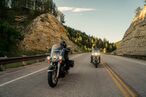 Mit einem Motorrad von Eagle Rider an der bekannten Rally von Sturgis in South Dakota teilnehmen