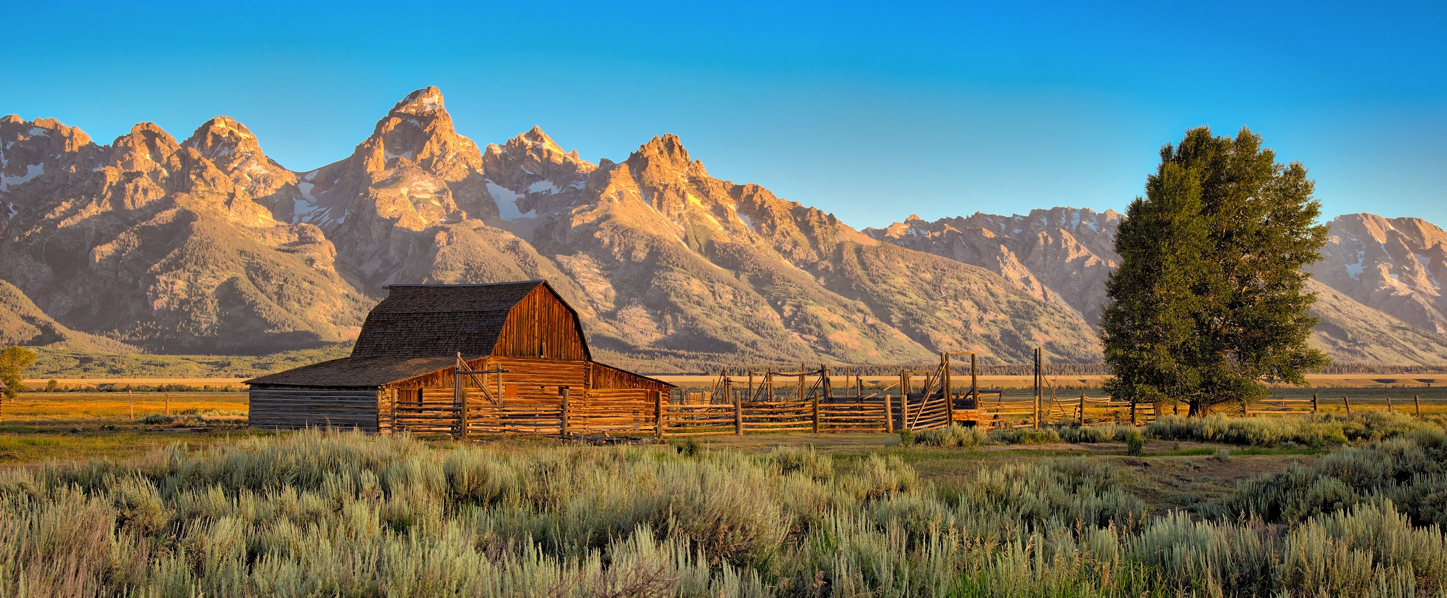 Rustikale Moulton Scheune in romantischer Landschaft von Wyoming Rustikale Moulton Scheune in romantischer Landschaft von Wyoming