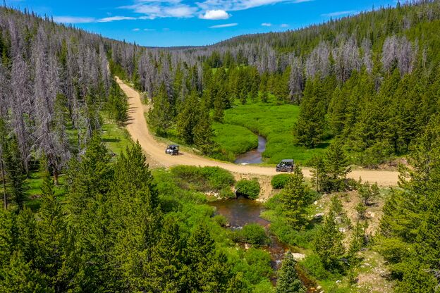 Unterwegs in der Berglandschaft nahe Laramie, Wyoming Unterwegs in der Berglandschaft nahe Laramie, Wyoming