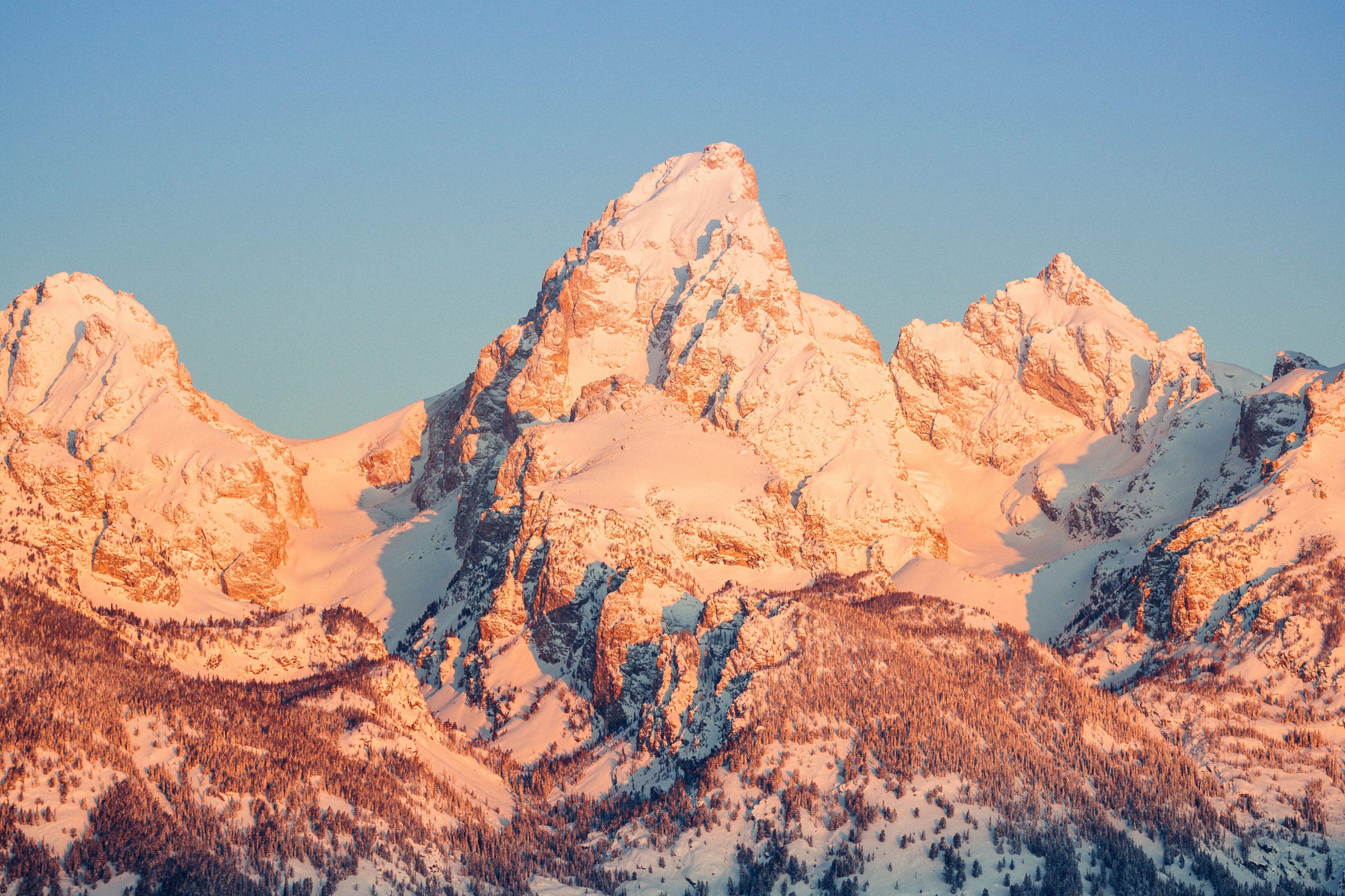 Verschneite Berggipfel im Grand Teton National Park