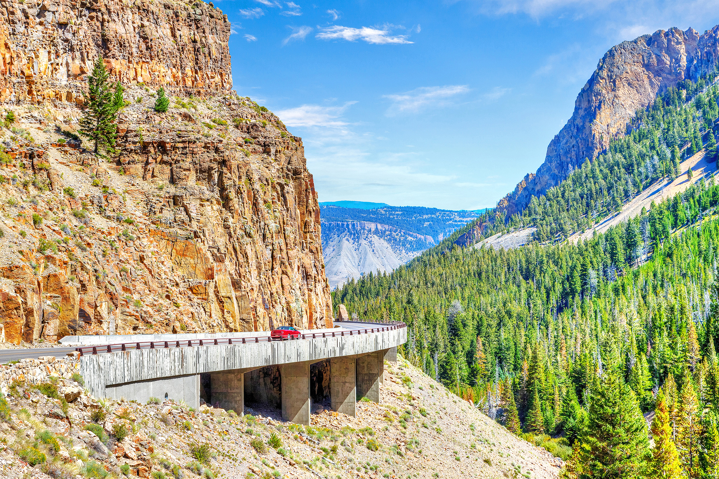 Die Grand Loop Road durch den Golden Gate Canyon im Yellowstone National Park, Wyoming