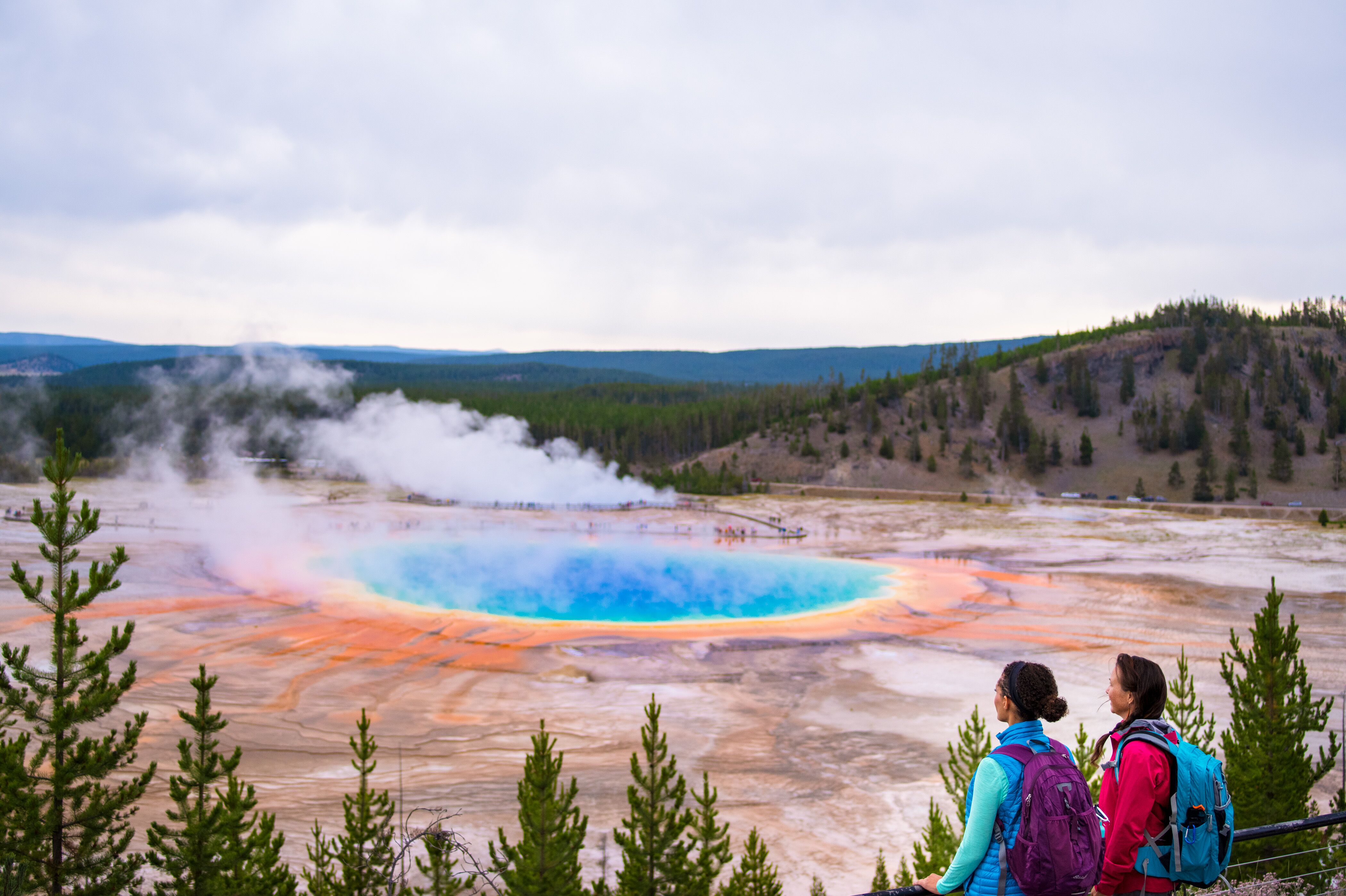 Die Quelle Grand Prismatic Spring im Yellowstone National Park in Wyoming