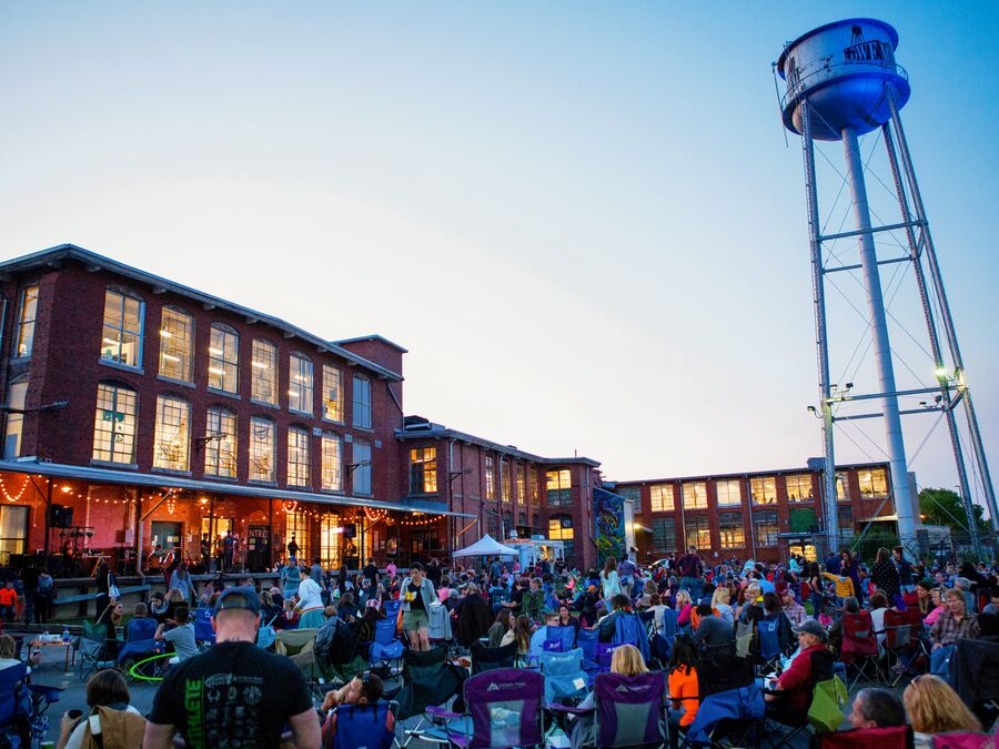 Unterhaltung am Lowe Mill ARTS & Entertainment in Huntsville, Alabama