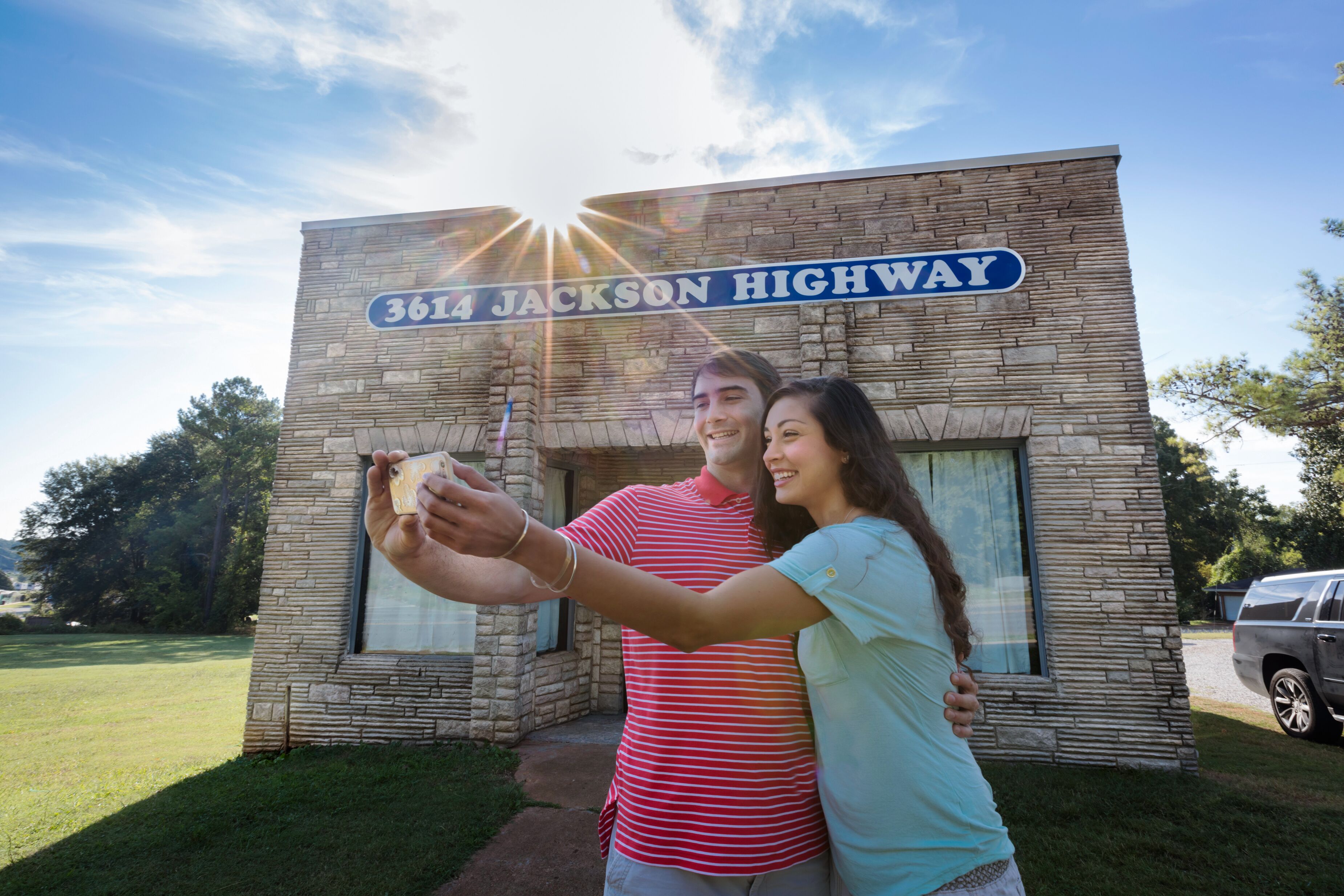 Touristen vor dem Muscle Shoals Sound Studio in Alabama
